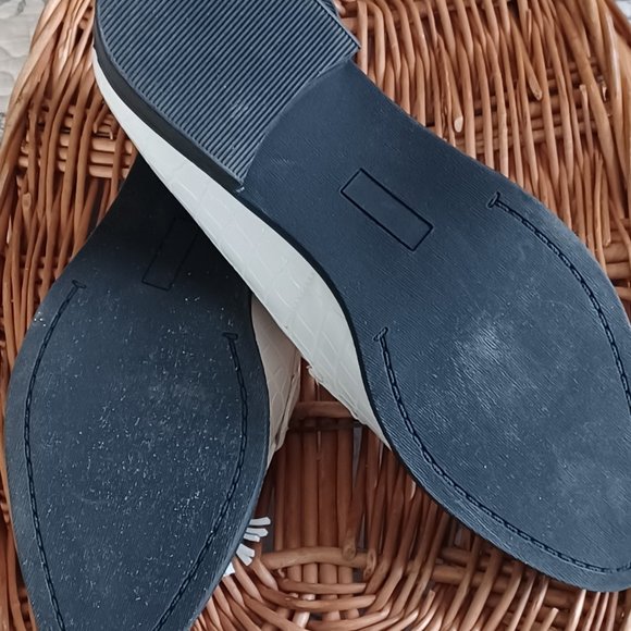 Faux Crocodile Tassel Loafers, white, size 6.5 - Picture 4 of 4